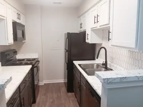 UT-TYLER-Apartment-Building-18736858.webp