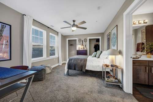 texas-state-Apartment-Building-18750912
