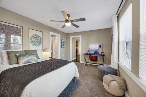 texas-state-Apartment-Building-18750913
