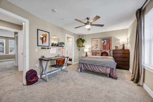 texas-state-Apartment-Building-18750920