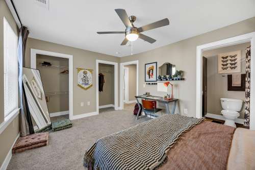 texas-state-Apartment-Building-18750921