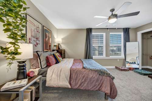 texas-state-Apartment-Building-18750922