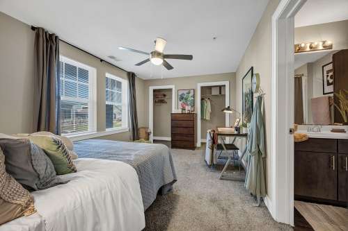 texas-state-Apartment-Building-18750927