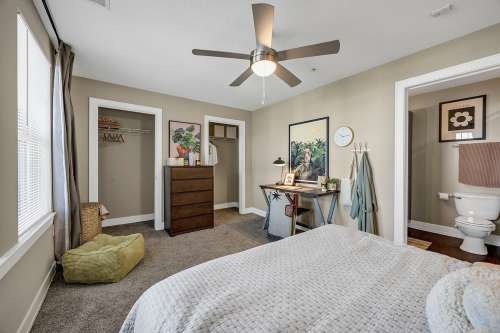 texas-state-Apartment-Building-18750930