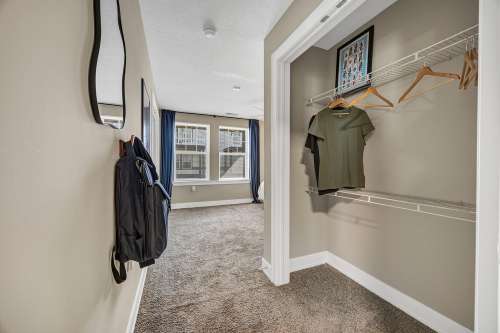 texas-state-Apartment-Building-18750941