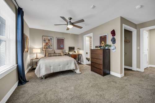 texas-state-Apartment-Building-18750936