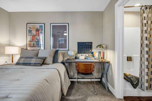 texas-state-Apartment-Building-18750938