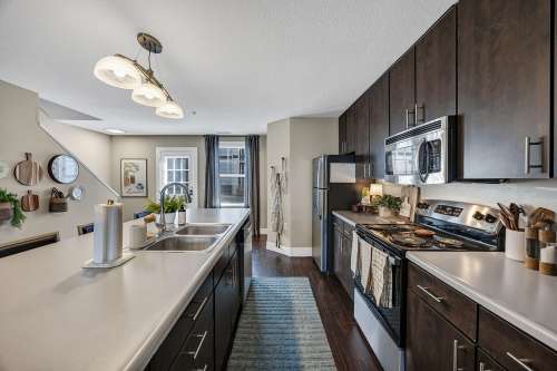 texas-state-Apartment-Building-18750898