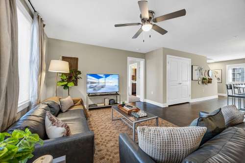 texas-state-Apartment-Building-18750908