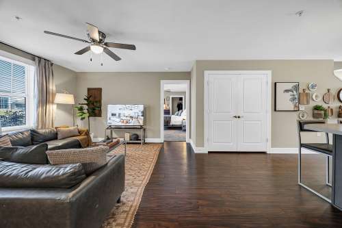 texas-state-Apartment-Building-18750909