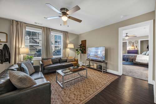 texas-state-Apartment-Building-18750910