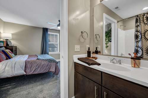 texas-state-Apartment-Building-18750924