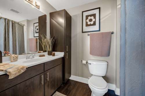 texas-state-Apartment-Building-18750925