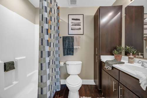 texas-state-Apartment-Building-18750932