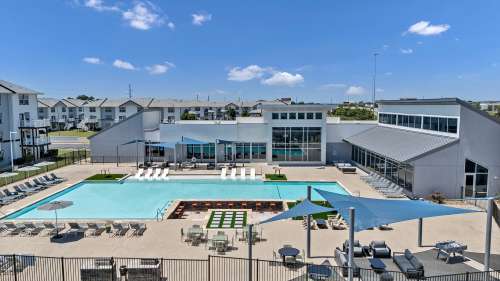 texas-state-Apartment-Building-18751087