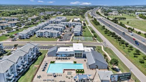 texas-state-Apartment-Building-18751090
