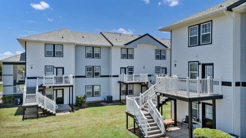 texas-state-Apartment-Building-18751086