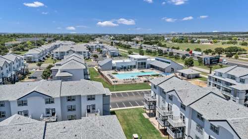 texas-state-Apartment-Building-18751088