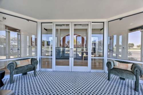 texas-state-Apartment-Building-18750946