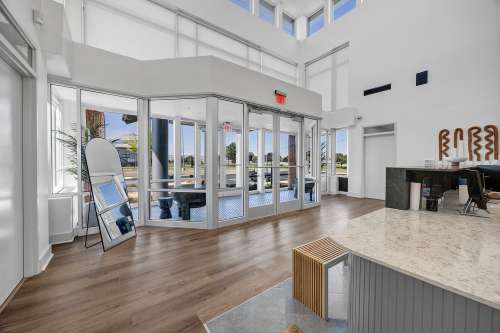 texas-state-Apartment-Building-18750947
