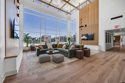 texas-state-Apartment-Building-18750948