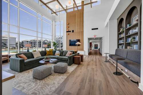 texas-state-Apartment-Building-18750950