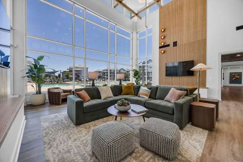 texas-state-Apartment-Building-18750951