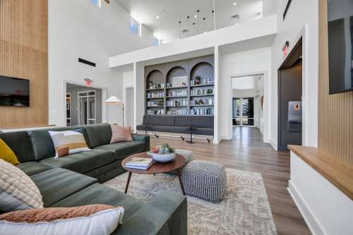 texas-state-Apartment-Building-18750952