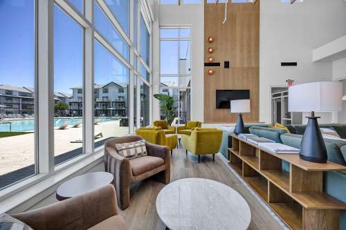texas-state-Apartment-Building-18750954