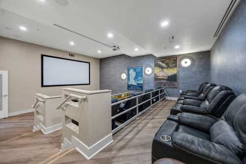 texas-state-Apartment-Building-18750979