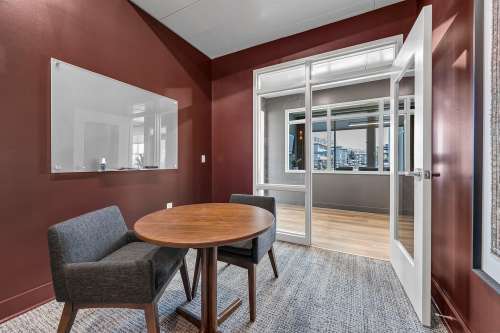 texas-state-Apartment-Building-18750983