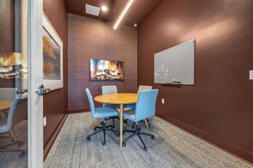 texas-state-Apartment-Building-18750984