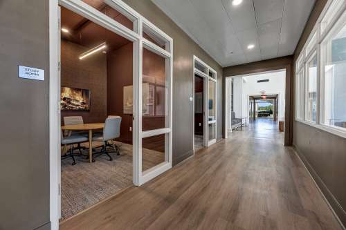 texas-state-Apartment-Building-18750986