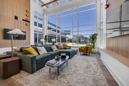 texas-state-Apartment-Building-18750993