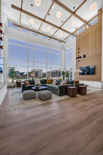 texas-state-Apartment-Building-18750997