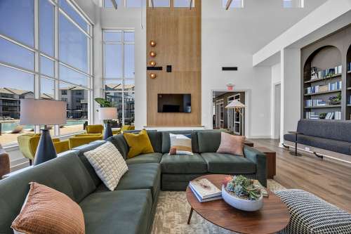 texas-state-Apartment-Building-18750998