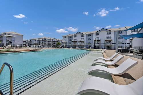 texas-state-Apartment-Building-18751033