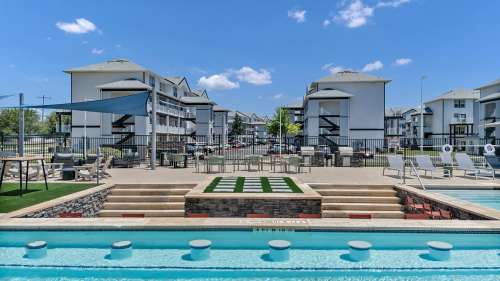 texas-state-Apartment-Building-18751041