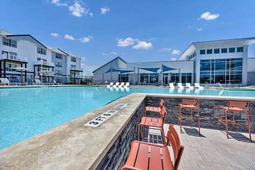 texas-state-Apartment-Building-18751049