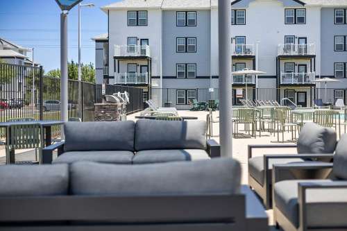 texas-state-Apartment-Building-18751062
