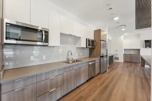 020_2058_E_Apache_Blvd_Tempe_AZ_85281_USA-Kitchen-hdr-010