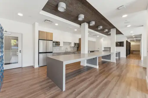 019_2058_E_Apache_Blvd_Tempe_AZ_85281_USA-Kitchen-hdr-007