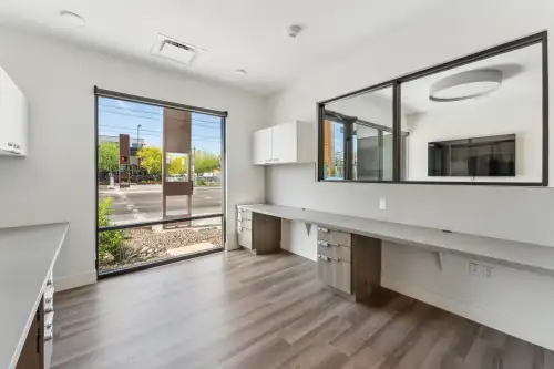 018_2058_E_Apache_Blvd_Tempe_AZ_85281_USA-Living_room-hdr-016
