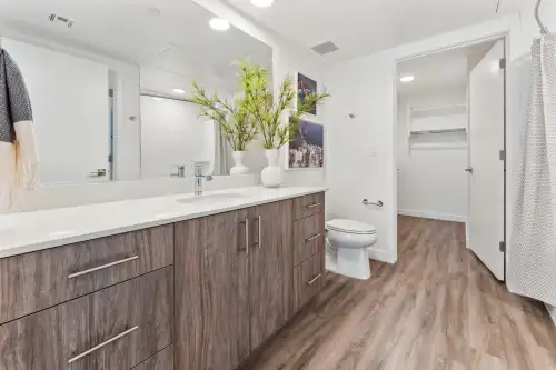 008_2058_E_Apache_Blvd_Tempe_AZ_85281_USA-Bathroom-Unit-1034-025
