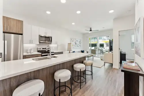 003_2058_E_Apache_Blvd_Tempe_AZ_85281_USA-Kitchen-Unit-1034-004