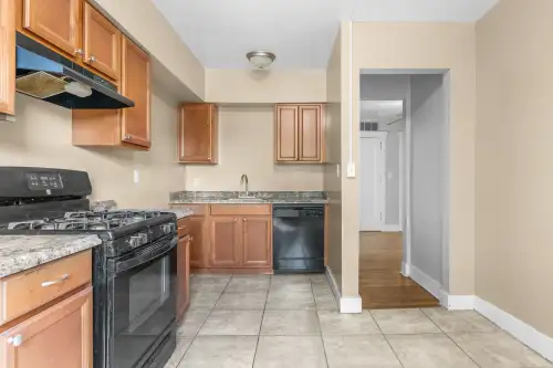 2026-06/BINGHAMTON-Apartment-Building-18772983.webp