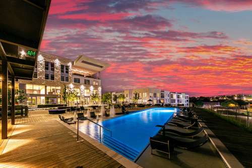 2026-06/Edison-Riverside-luxury-apartments-in-Austin-tx-poolNX1nt1781838197.jpg