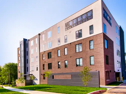 2026-06/IU-BLOOMINGTON-Apartment-Building-18765673.webp