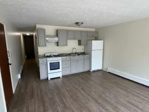 2026-06/NEW-HAMPSHIRE-Apartment-Building-18772868.webp