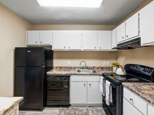 SOUTH-ALABAMA-Apartment-Building-18743208.webp